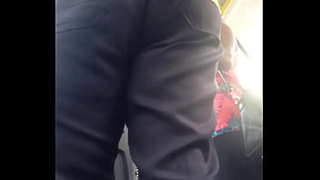 Balançando A Bunda No Busão