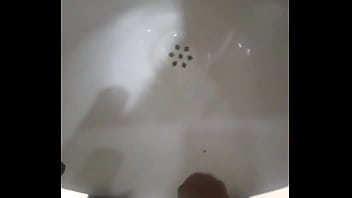 Una Miadita En El Baño Con La Verga Parada