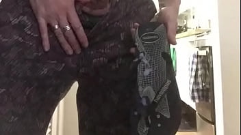 Mais Uma Gozada No Chinelo Do Rapaz Fetichista De Sp