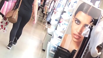 Latina Spandex Booty Candid 1