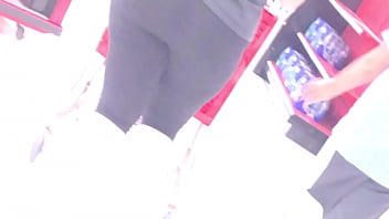 White Milf Spandex Booty Candid 5