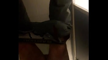 Espiando En El Baño Del Walmart