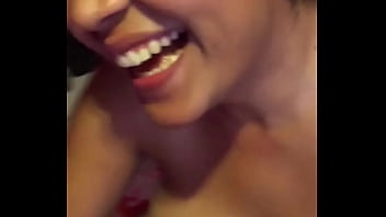 Desnuda En Mi Cuarto