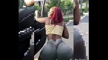 She Shakes It Like A Salt Shaker