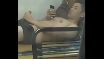 Quay lén trai sục cặc và tự quay