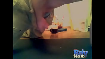 Lukas Sprays Cum - Amateur-masturbation-solo-gay-twinks-soloboy