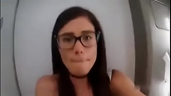 Mi Amiga Me Enseña Como Se Masturba En Silencio