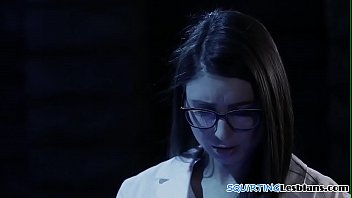 Queening Lesbians Squirting During Threesome