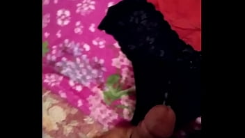 Masturbando Na Calcinha Da Cunhada