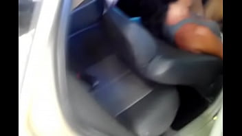 Mi Esposa Tirando En El Carro De Mi Amigo