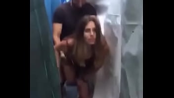 Echándose Un Palo En El Centro De Acopio