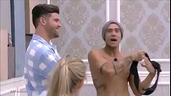 Yuri Acordando De Pau Duro Na Fazenda Ao Vivo