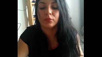 Hechandole Una Mano A Un Amigo