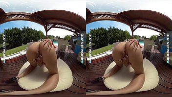 Ddfnetwork Vr - Poolside Vr Striptease With Alice