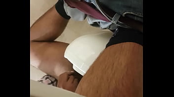 Espiando En El Bano