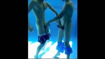 Punheta Dentro Da Piscina