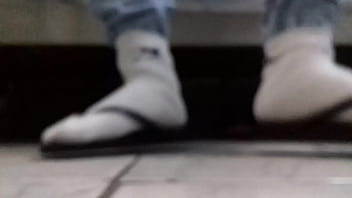 Aproveitando O Chinelo Do Meu Vizinho