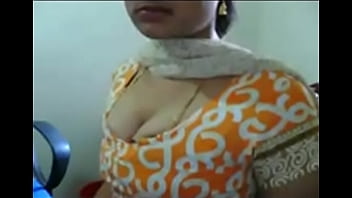 Girl Indian Show Bobs Call