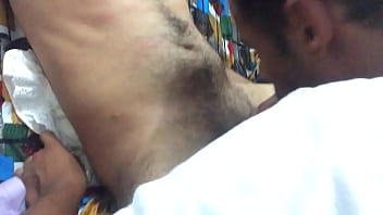 Ajudante Do Padre Sabe Satisfazer Um Macho