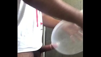 Punheta Gostosa Na Camisinha