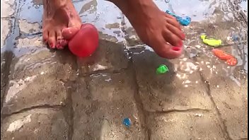 Fetiche De Pies Aplastando Crushing