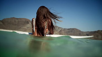 Sexy Slo-motion Surf Models In 1000fps - Hellokisses.co