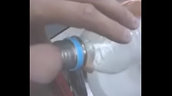 Bebendo Próprio Mijo