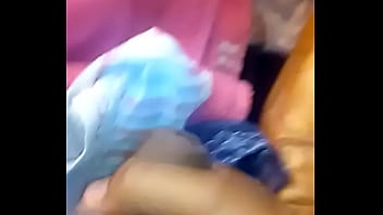 Nueva Cuñada Esplorando Su Maleta