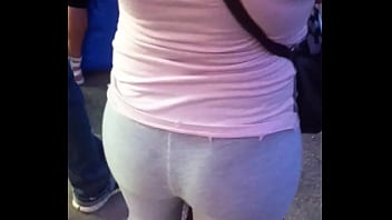 Culo En Calzas Esperando El Colectivo