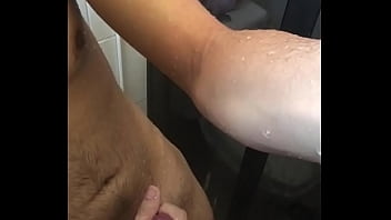 Novinho Com Tes_o Batendo Uma No Banho