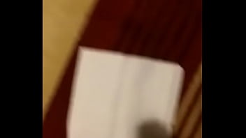 Joven Se Masturba Y Termina En Una Servilleta.