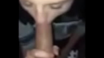 Me Suce Pendant Que Son Chum Dors