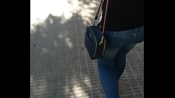 Culo Por La Calle De Tía Buena. Ass