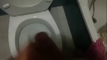 Voy Al Lavabo Me Masturbo Y Me Corro