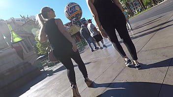 2 Milfs In Vegas