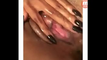 Woman Expose The Pussy