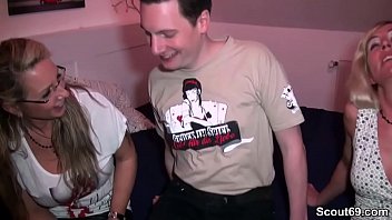 Mutter Und Tante Zeigen Dem Stief-sohn Wie Gefickt Wird