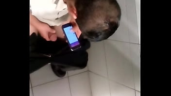 Mercaderista D Laive Se Masturba En El Baño 4