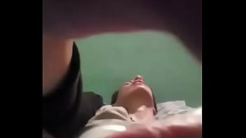 Puta Madura Argentina Se Mete Un Perfume Por La Concha