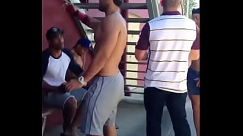 Hombre Nalgon Le Bajan El Short