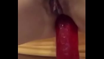 Gostosa Sentando No Consolo Gigante