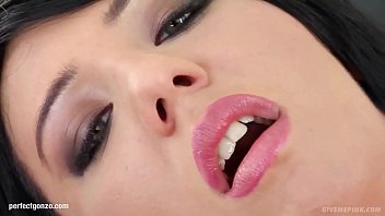 Give Me Pink Presents Chiara Ciss Having Fun Alone Mastubating