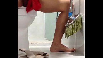 Phát hiện anh trai lấy quần lót em gái thủ d_m