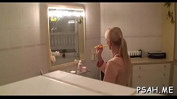 Hot Bitch Gives Head And Bonks