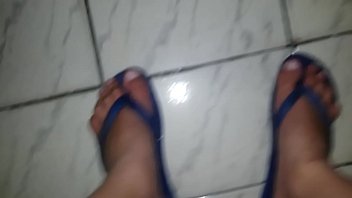 Chinelão Da Porra! Uma Delícia.... Grande Pra Karalho!