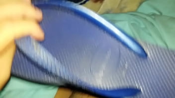 Fazendo Os Chinelos Havaianas Gozar Gostoso