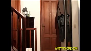 Exhibition Devant Le Livreur De Pizza En Camera Cachee