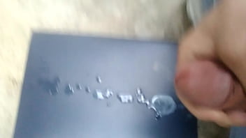 Pendejo De 19 Haciéndose Una Paja Para La Novia