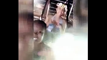 Wanafunzi Wa Chuo Wakiogelea