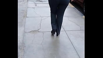 Madura Culona Caminando